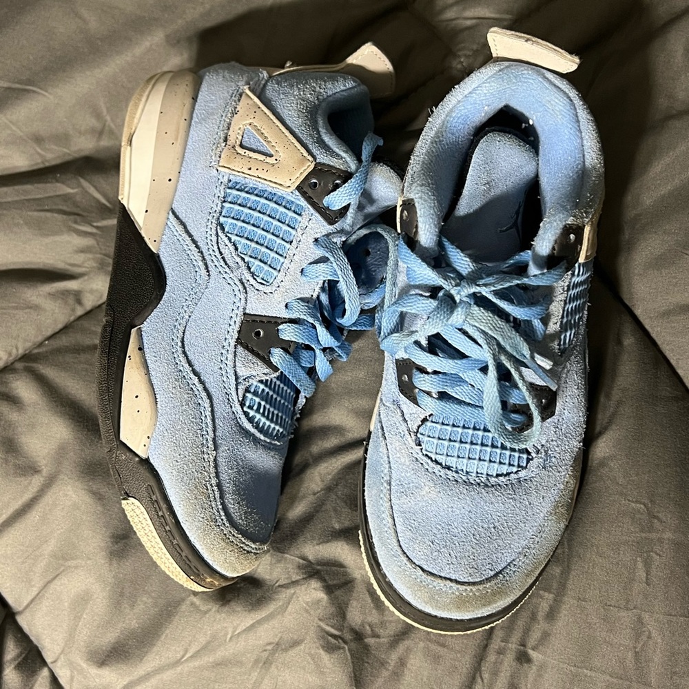 Jordan Retro 4 UNC